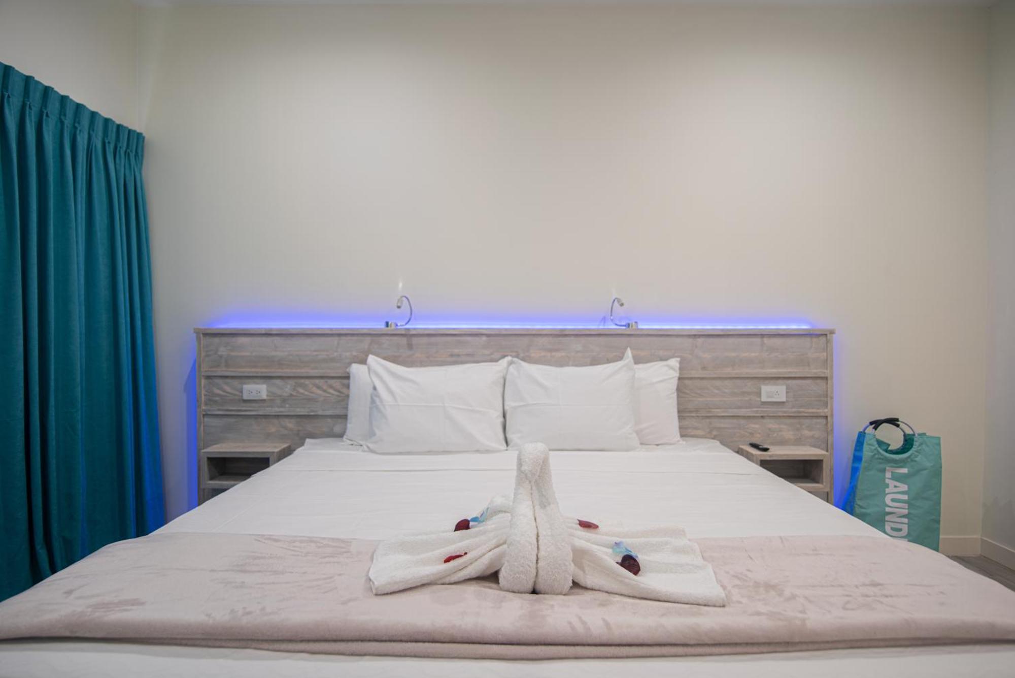The Cove - Condo Hotel - Palm Beach Strip Luaran gambar