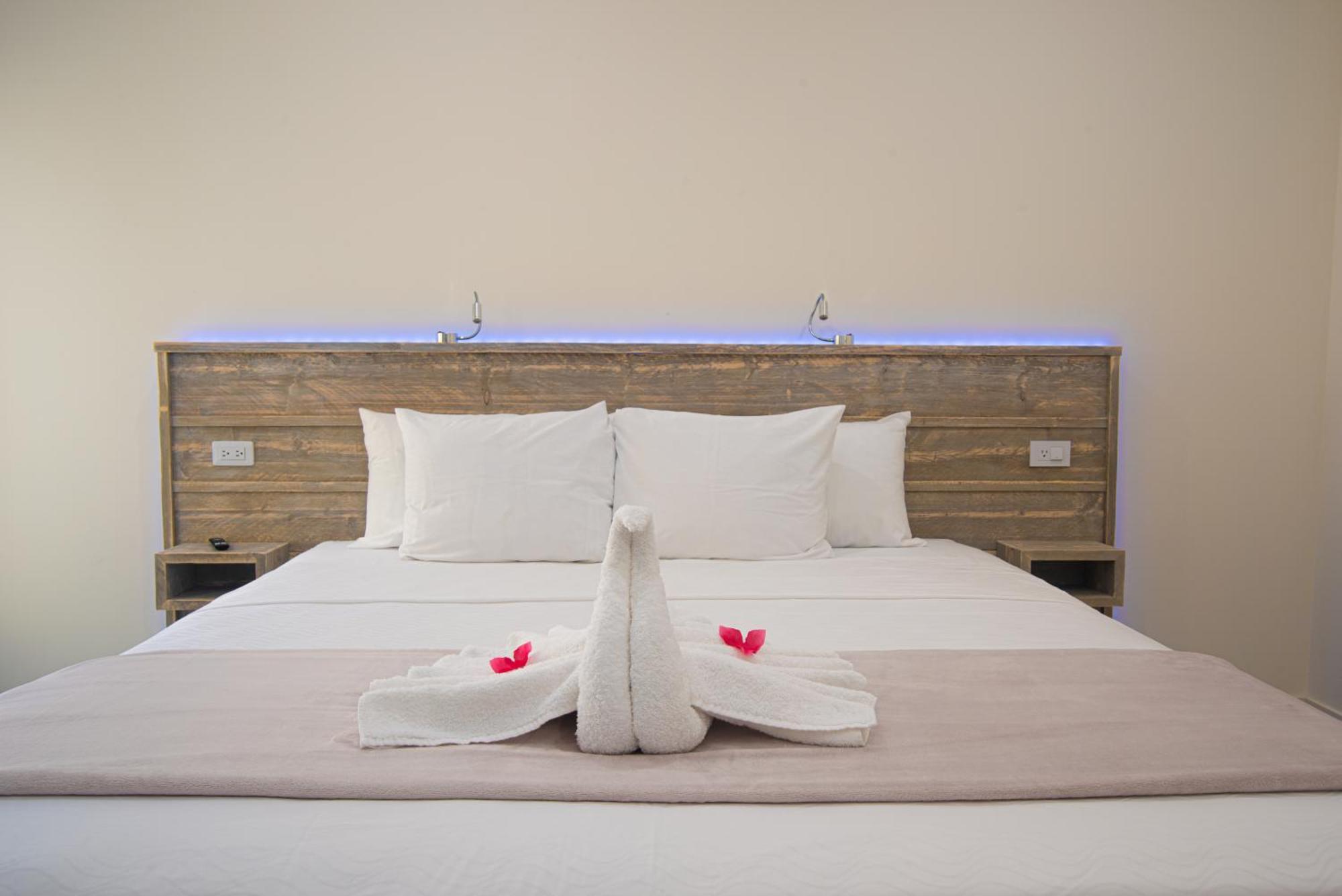 The Cove - Condo Hotel - Palm Beach Strip Luaran gambar