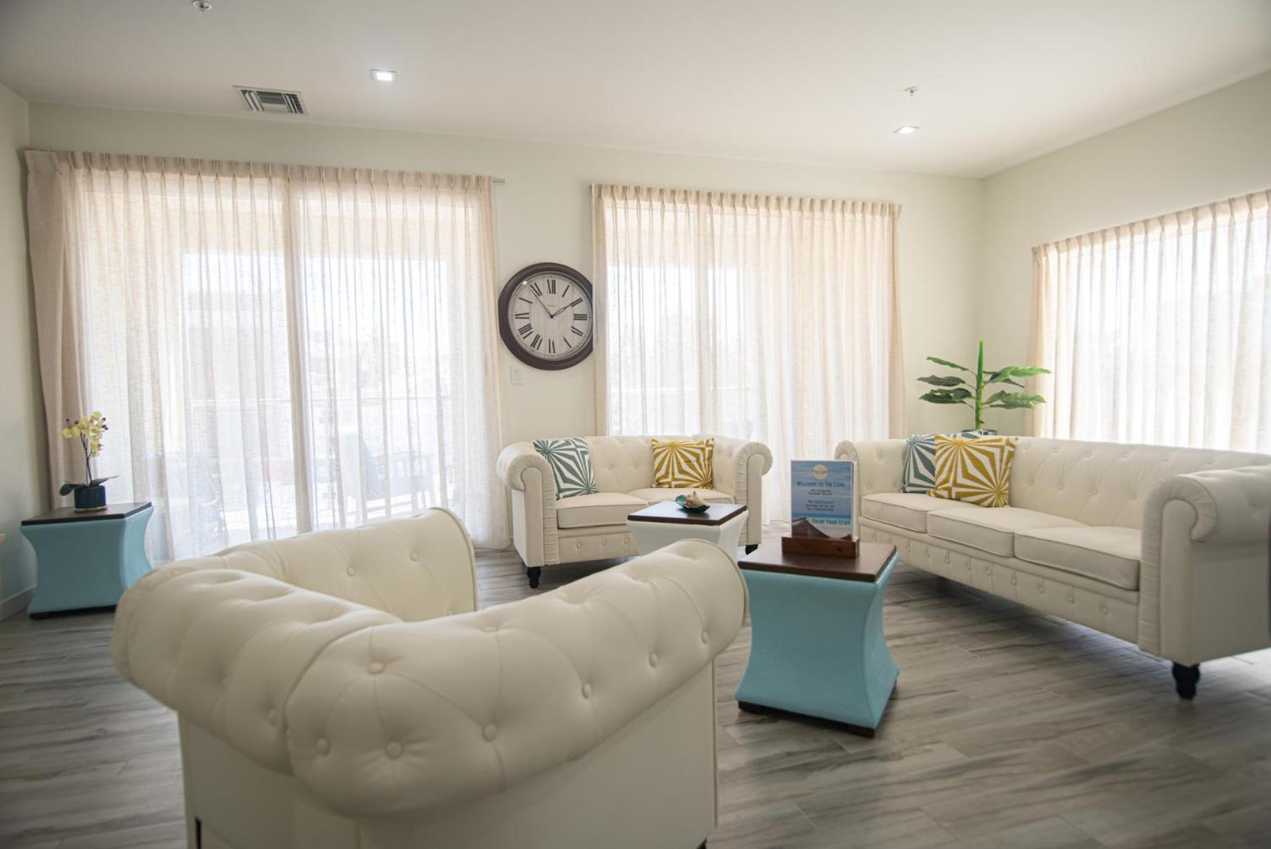 The Cove - Condo Hotel - Palm Beach Strip Luaran gambar