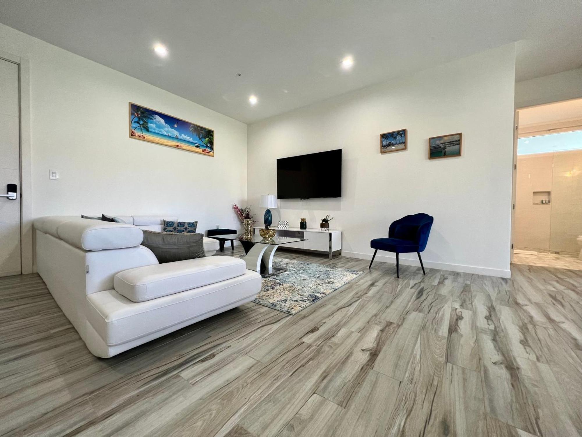 The Cove - Condo Hotel - Palm Beach Strip Luaran gambar